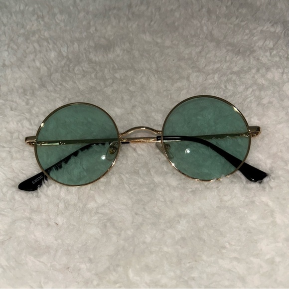 Amazon Accessories - Women’s Round Sunglasses Green & Gold